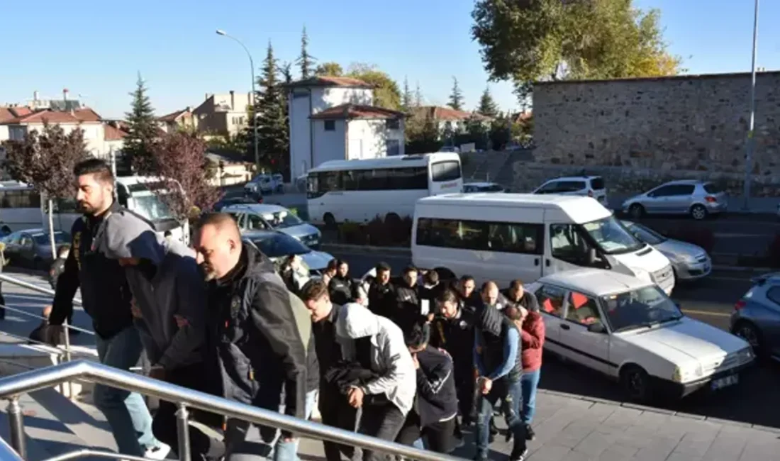 Flaş Gelişme: 39 Kripto Dolandırıcısı Yakalandı, Yatırımcıları Uyarıyoruz! kripto Yatırım Sahtekarlığında Büyük Çöküş: 39 Gözaltı Nevşehir’de kripto Dolandırıcılığı