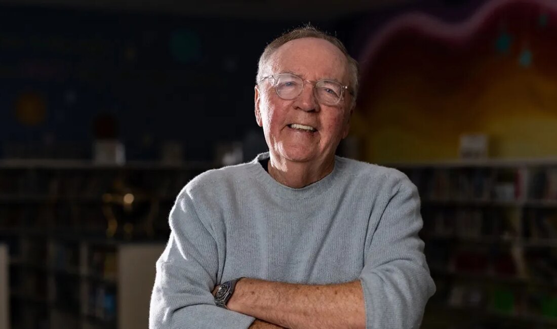 “Flaş Gelişme: James Patterson’un ‘Hungry Dogs’ Podyoumda, Dolly Parton ile!” James Patterson Launches New Podcast Amidst Busy Publishing Schedule James