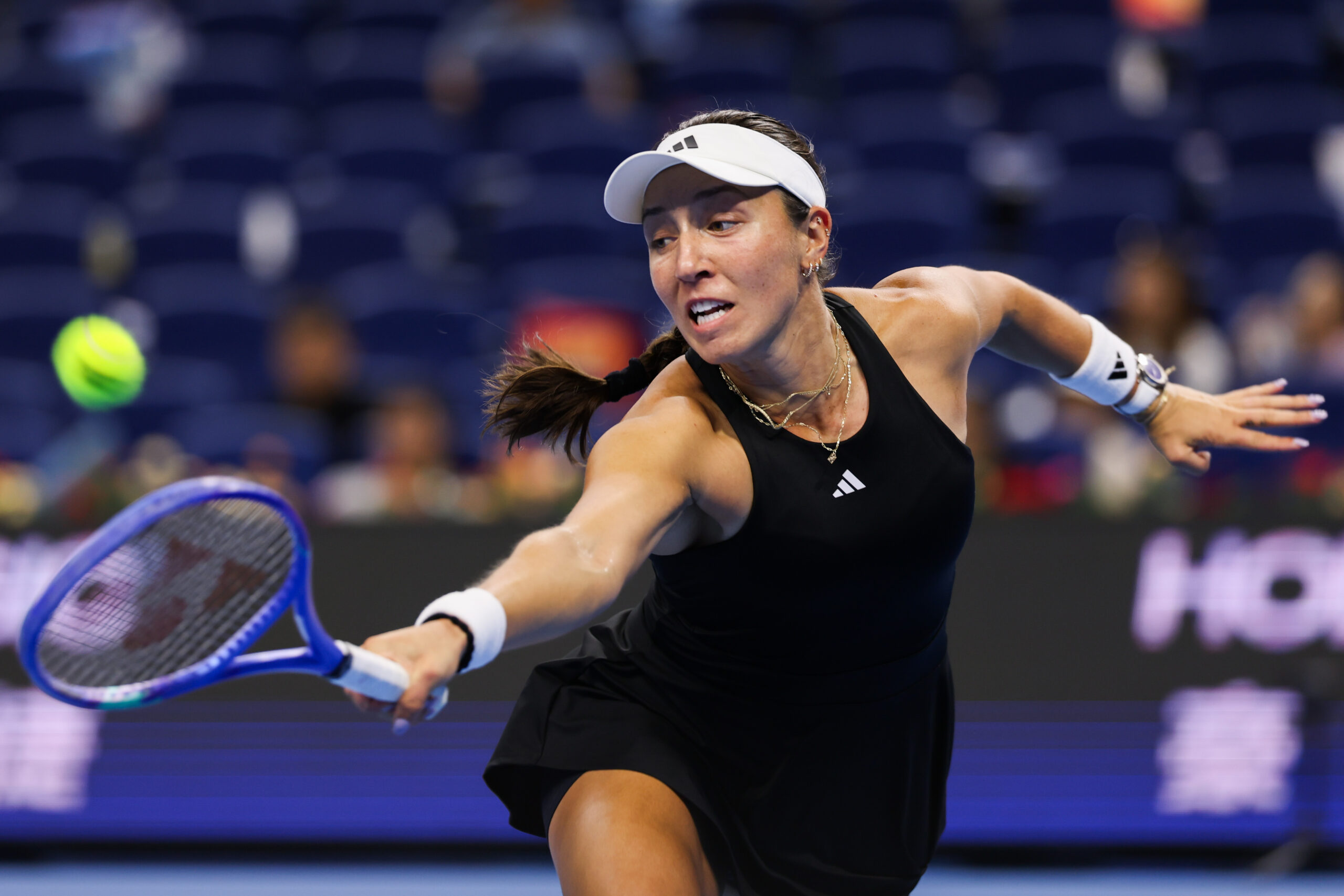 Pegula, Beijing’de Kostyuk’u Geçerek Sürükleyici Bir Maçta Galip Geldi Çekişmeli