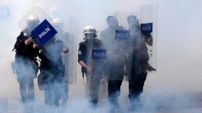 Denizli’de Futbol Kavgasına Biber Gazıyla Müdahale: 2 Polise İdari Soruşturma