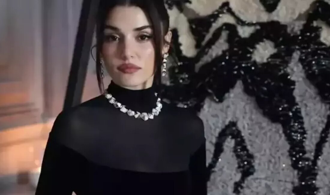 Hande Erçel’in İngilizcesi Gündem Oldu! Pınar Altuğ’dan Destek Açıklaması Flaş Gelişme: Hande Erçel’in İngilizce Performansı Sosyal Medyada Gündem Oldu