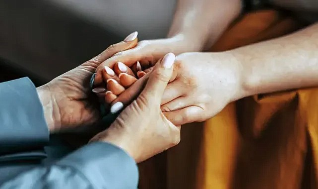 Hormonlar: Duygusal Hayatımızın Gizli Düşmanı mı? Hormonların İnsan Psikolojisi Üzerindeki