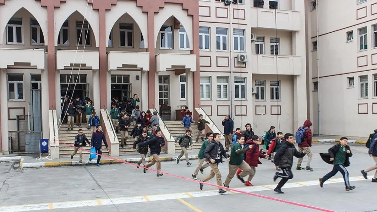 Istanbulda 3 Ekim Okullar Tatil Mi MEBden Aciklama Bekleniyor