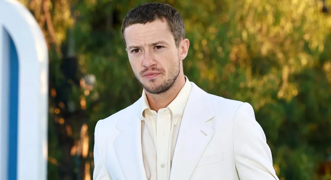 Alexander Skarsgård: LGBTQ+ Topluluğuna Destek Veren Bir Yıldız Alexander Skarsgård,
