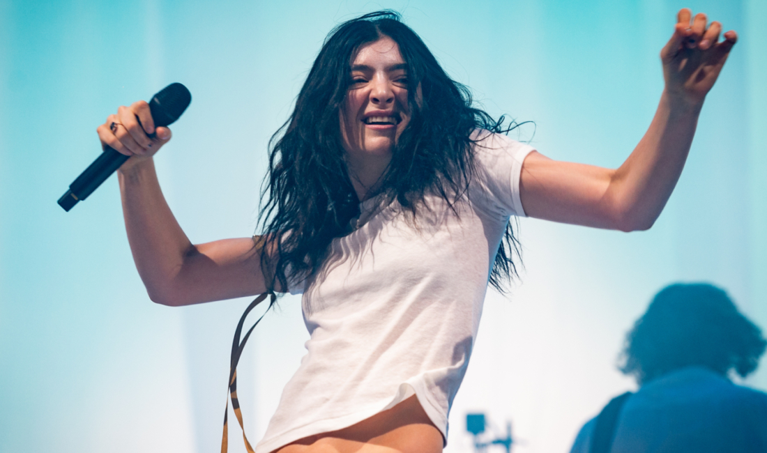 Lorde ve Charli XCX, Kia Forum’da Enerjik Bir Remix Performansı