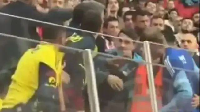 Samsunspor-Fenerbahçe Maçında Tribünlerde Gergin Anlar Süper Lig 8. Hafta Maçı