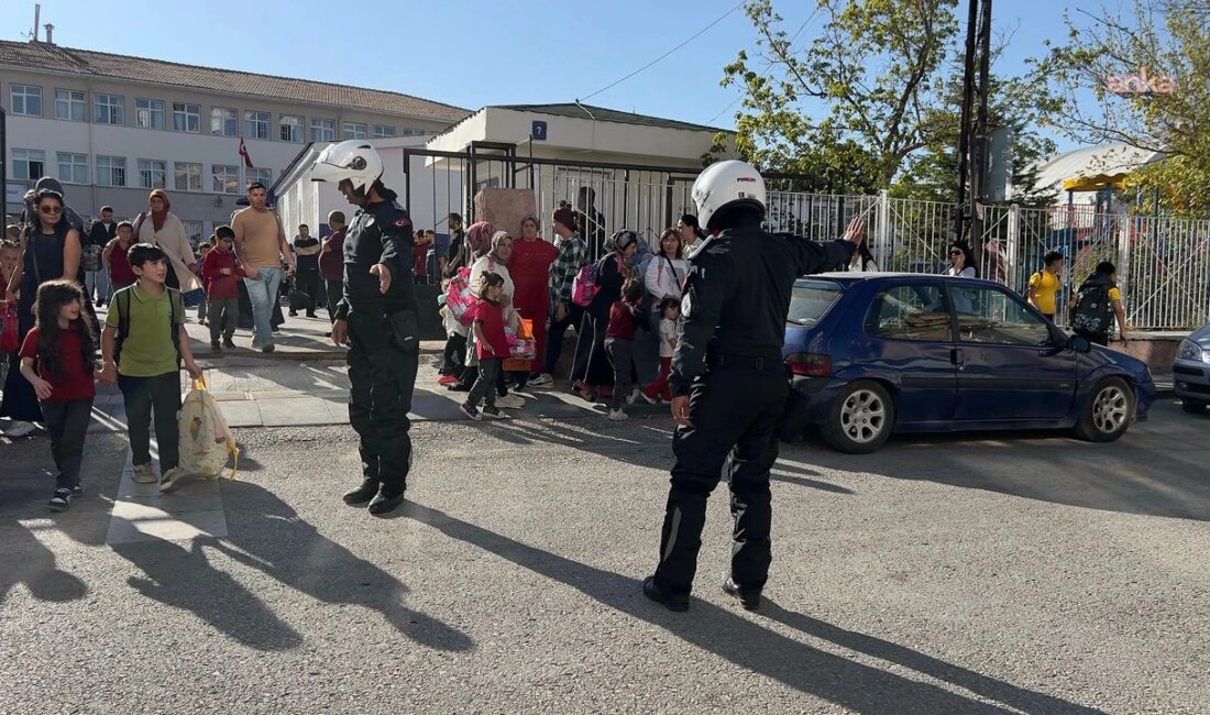 Keçiören’de Öğrenci Güvenliği için Trafik Önlemleri Zabıta Ekipleri Okul Önlerinde