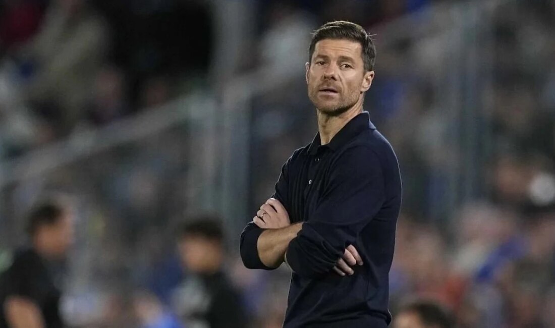 Real Madrid’de Taraftar Kargaşası: Transfer ve Maç Sonuçları Krizi! El Clasico’da Real Madrid, Barcelona’yı 2-1 Yenerek Gücünü Gösterdi Gergin