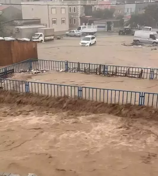 Foça'da Sel Manzarası