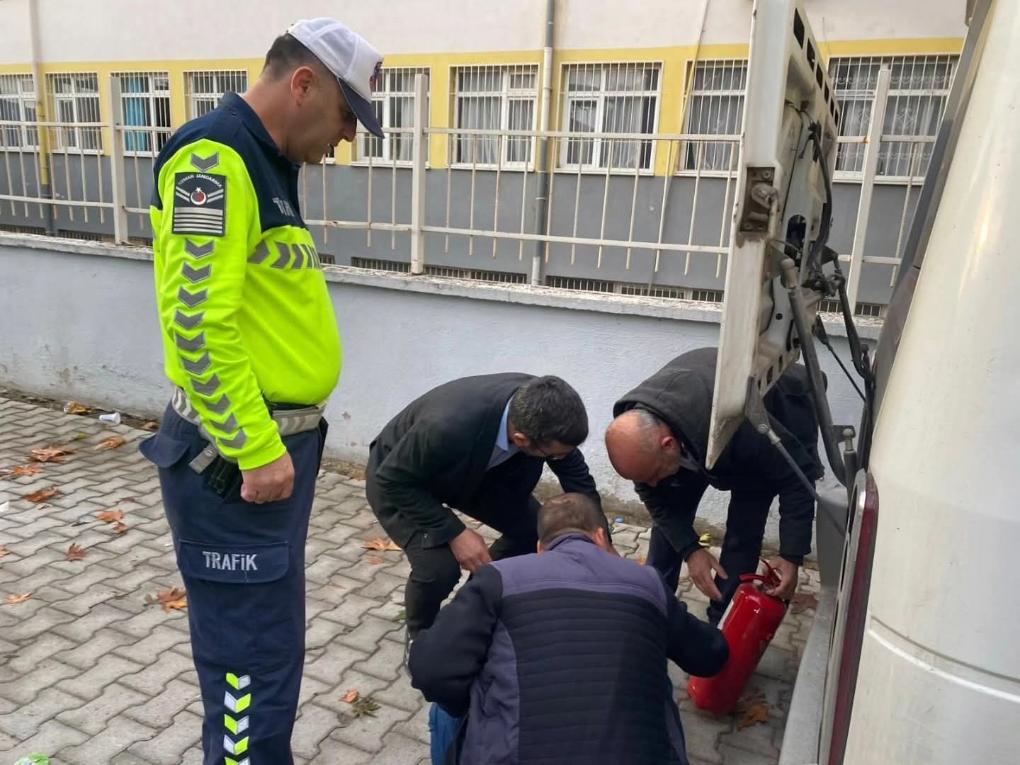 Sokede Ogrenci Servislerine Siki Denetim Egitimde Yeni Donem