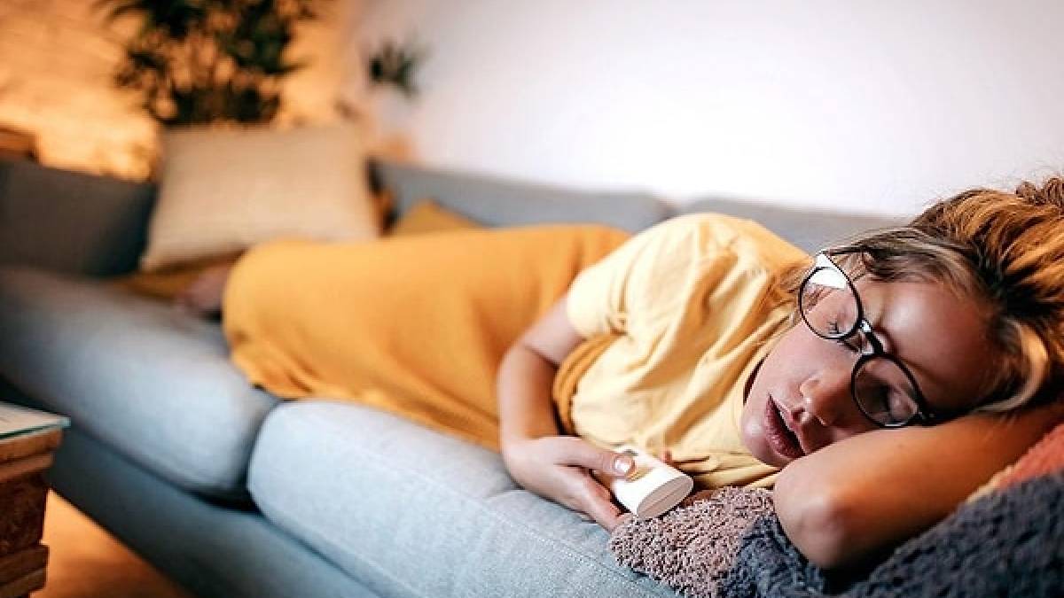 “Bugün, Işıkta Uyumanın Kalbe Zararlı Etkileri: Acil Sağlık İpuçları!” Uyku sağlığıyla ilgili şaşırtan gerçek: Işıkta uyuyorsanız dikkat, kalbe zararı kanıtlandı!