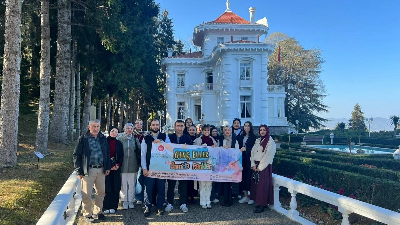 1764346102 Universite Ogrencileri Trabzonu Kesfetti Burs ve Tercih Firsatlari