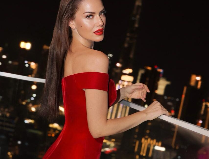 Fahriye Evcen, Dubai’de Türk Kadınını Onurlandırdı Prestigious Tiger Properties Etkinliğinde