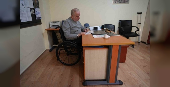 Tekerlekli Sandalyedeki Kahraman Öğretmen: Özel Bireylere Destek Olmanın Gücü Hasan