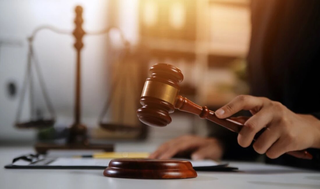 Öğretmen Abigail Zwerner, Eski Müdür Yardımcısına Dava Açarak 10 Milyon