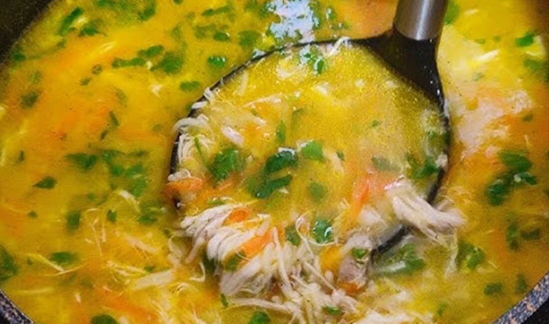 Kış Aylarının Vazgeçilmezi: Tavuk Suyu Çorbasının Faydaları Kış mevsiminin en