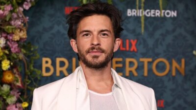 Jonathan Bailey, “Sexiest Man Alive” Unvanıyla Dikkat Çekiyor! Bridgerton’ın Yıldızı