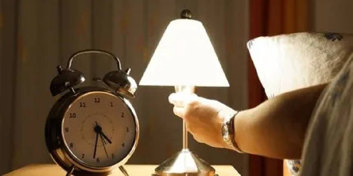 “Bugün, Işıkta Uyumanın Kalbe Zararlı Etkileri: Acil Sağlık İpuçları!” Işıkta uyumanın zararları