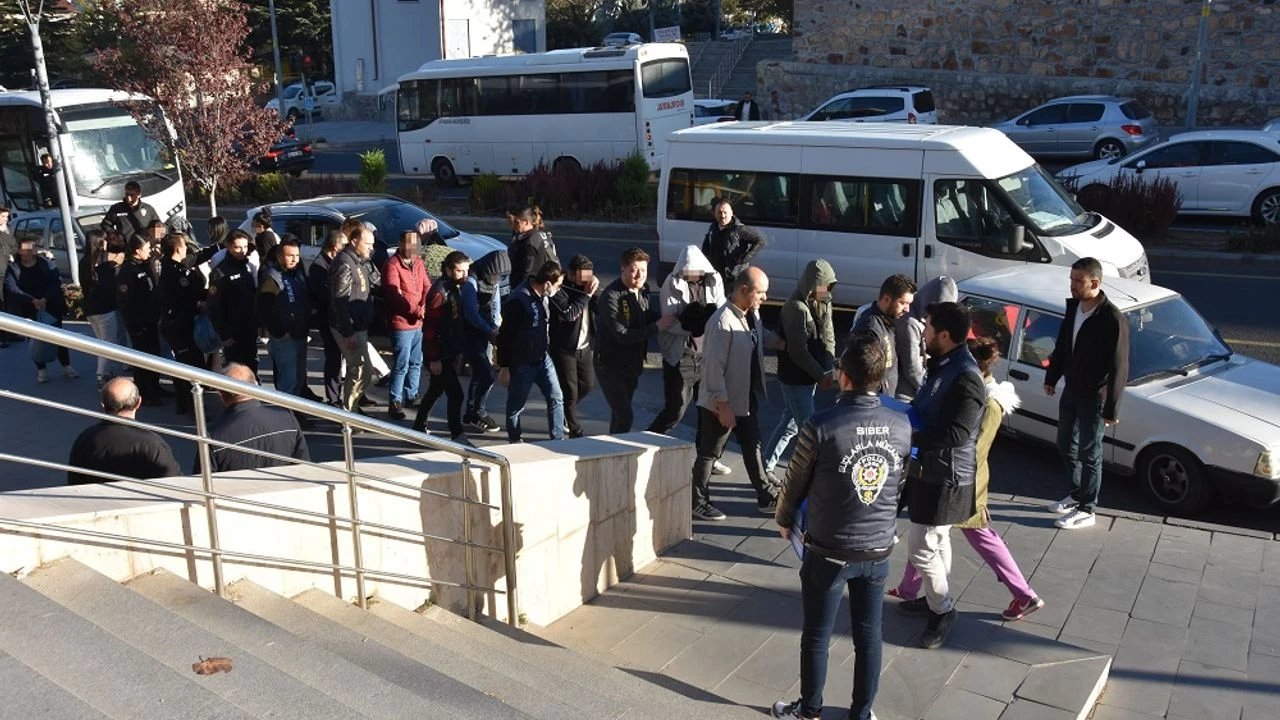 Bugun Vanda Kripto Dolandiriciligi Operasyonu 25 Gozalti Flas Gelisme