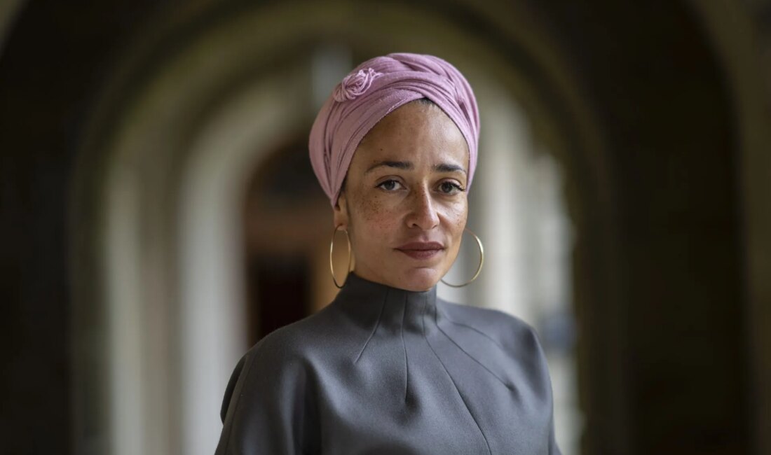 Zadie Smith’in "Dead and Alive" adlı Eserinin Bullshit İncelemesi Bullshit’in