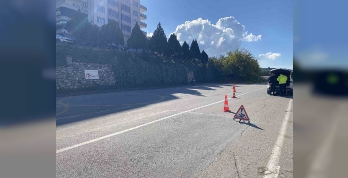 Bursa’da Eğitim Pistinde Feci Kaza: Ehliyetsiz Genç Sürücü Kurye ile