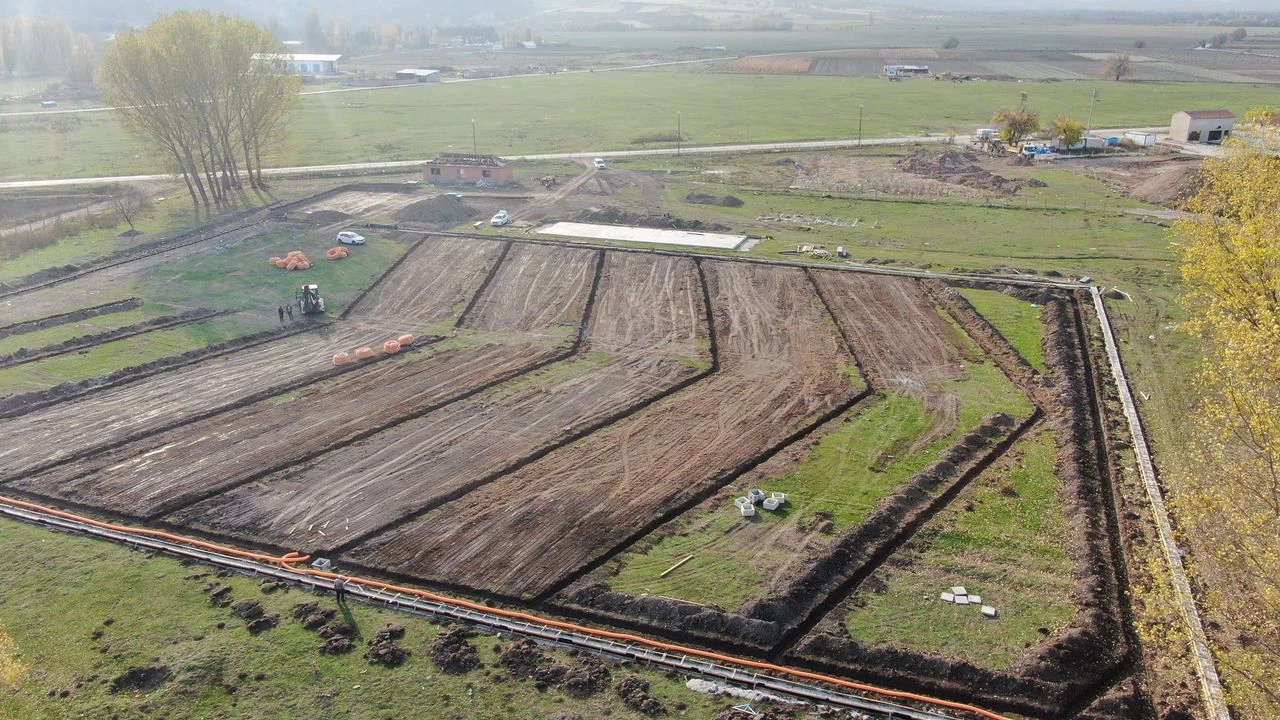 Eskişehir'de Futbol Sahası Çalışmaları: Yeni Şampiyonluk Golü! Eskisehirde Futbol Sahasi Calismalari Yeni Sampiyonluk Golu