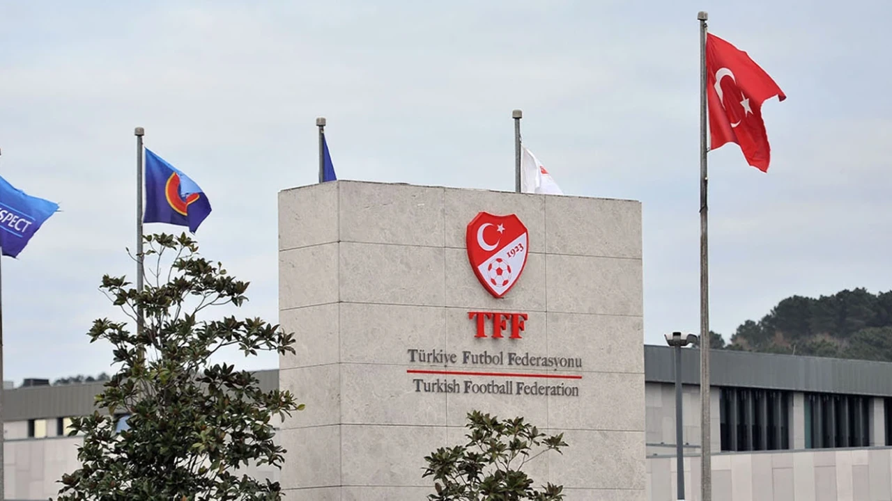 FIFAdan Turkiye Futbol Takimlari Icin Sampiyonluk Hayalleri Yikildi