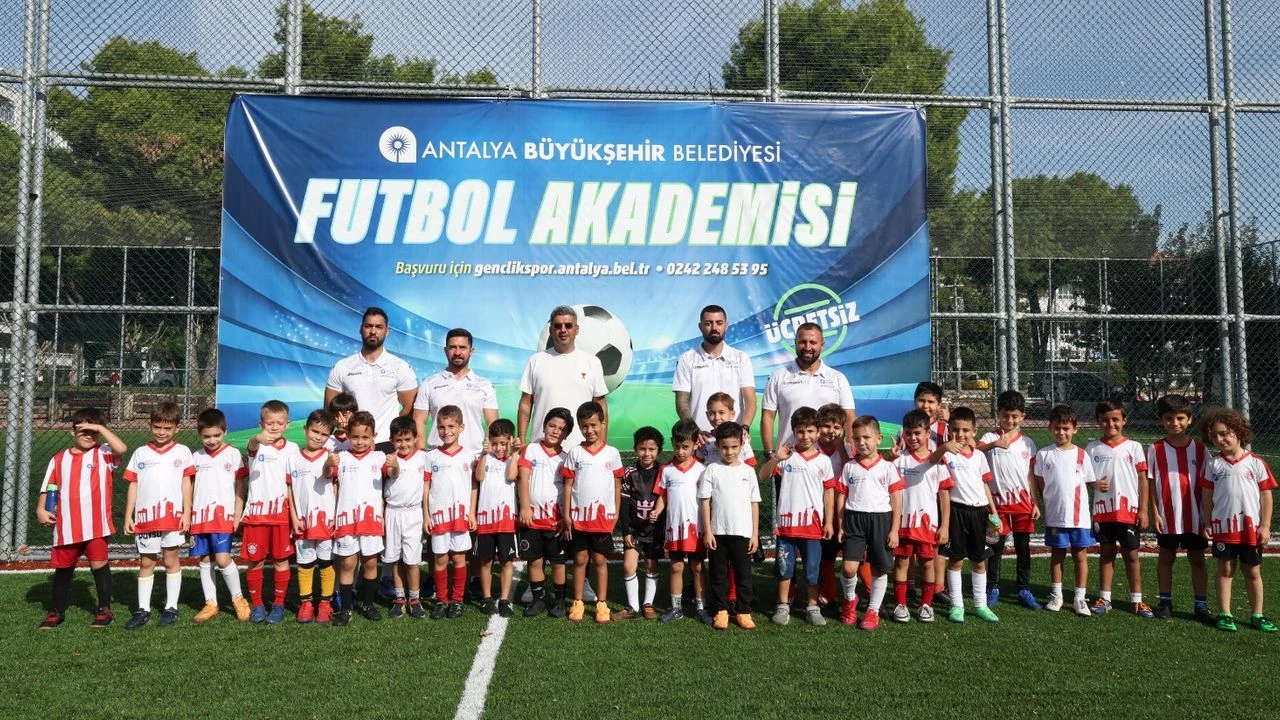 Futbol Akademisi'nde Transfer Süreci Ve Şampiyonluk Eğitimleri Devam Ediyor Futbol Akademisinde Transfer Sureci Ve Sampiyonluk Egitimleri Devam Ediyor