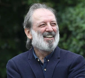 Gönülleri Çalan Hırsız: Aşk, Ayrılık Ve Şaşırtıcı İlişkiler! Çatıda Biri Var: Hayatını Geri Kazanmak İçin Sıradışı Bir Soygun!