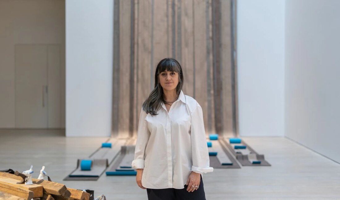 Hera Büyüktaşcıyan’ın Hayalet Kuartet Sergisi: Şehir ve Bellek Arasındaki Dans