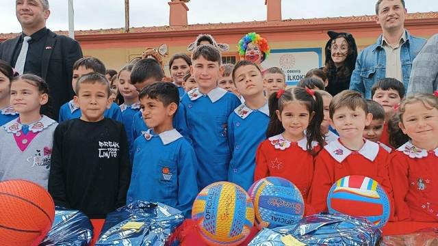 Ödemiş’teki Öğretmenin Projesi: "Renkler Farklı, Amacımız Aynı" Spor Malzemeleri ve