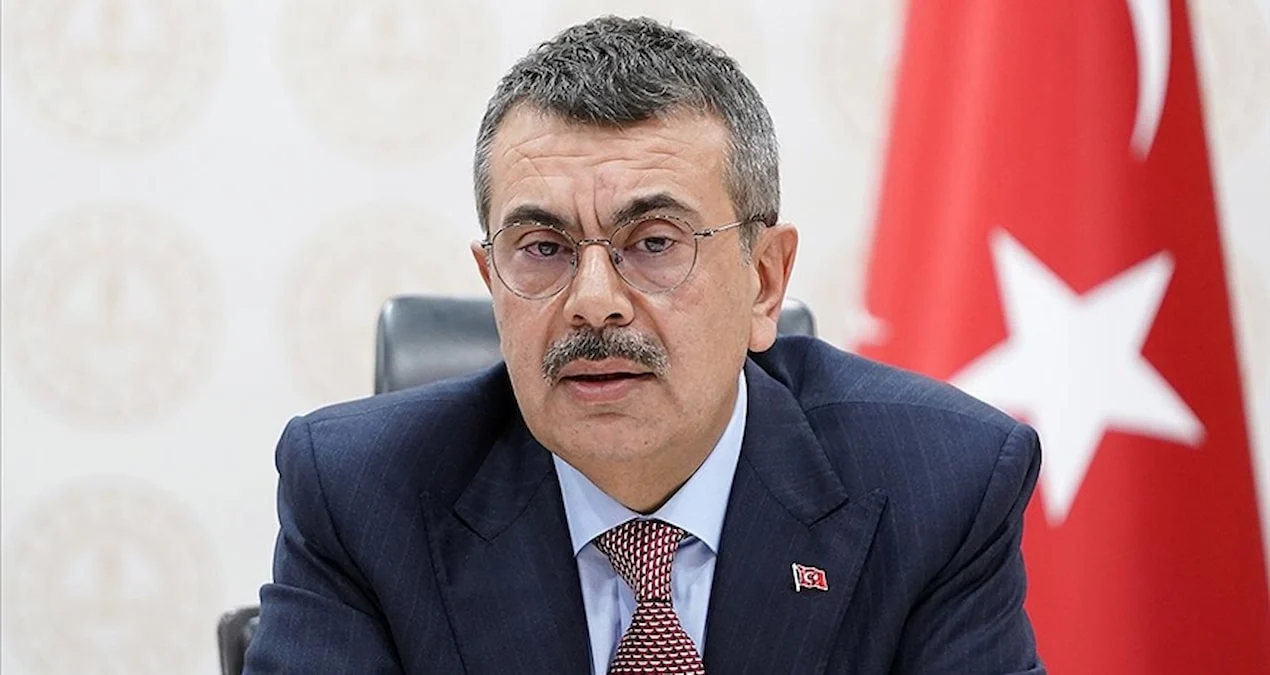 MEB'den Şok Yönetmelik: Atatürk'ü Anmak İçin Kapıları Kilitleyin! MEBden Sok Yonetmelik Ataturku Anmak Icin Kapilari Kilitleyin