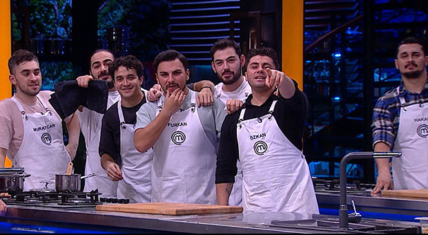 MasterChef Türkiye’de Kıyasıya Rekabet: Mavi Takım Kaptanlığı İçin Mücadele 09