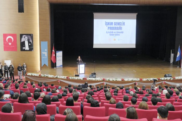 İzmir’de Öğrencilere Yönelik Kaynak Artışı: 291 Milyon Lira Tahsis Edildi