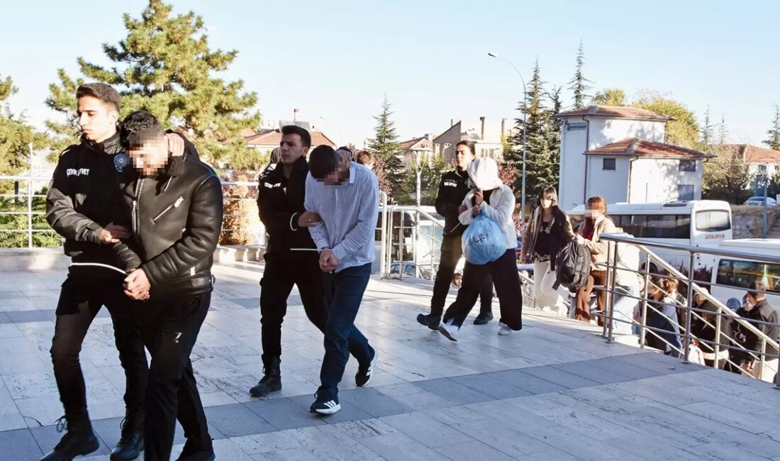 Öğretmenlikten Çete Liderliğine: MEB Yönetmeliği ile Özlük Hakları Tehlikede! Nevşehir’deki Eğitim Fakültesi Öğrencisinden Sahte Kripto Yatırımıyla 100 Milyon Liralık