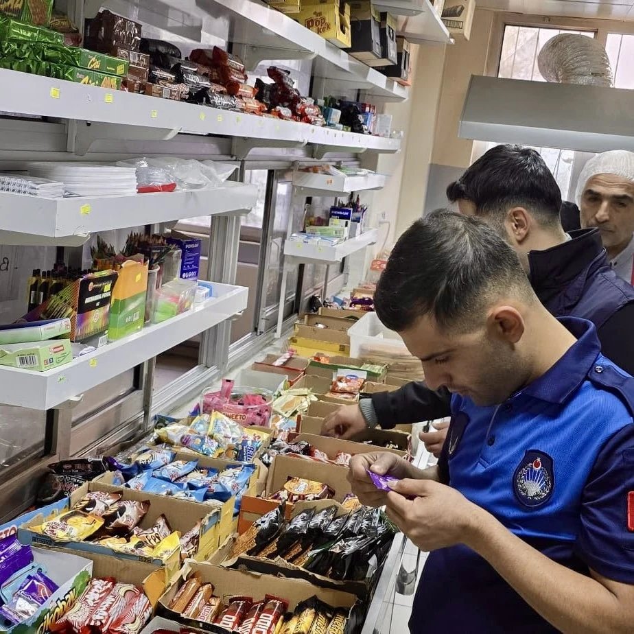 Okul Kantinlerinde Sürpriz Denetim: Veli Toplantısı Öncesi Tatil Sürprizi! Batman’da okul kantinlerine sürpriz denetim!