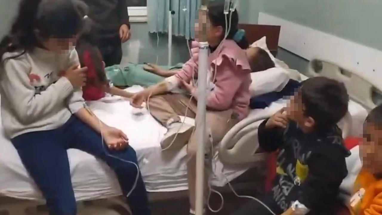 Okul Yemeği Skandalı: Öğrenciler Zehirlenen Yemekle Devamsızlık Yaşıyor! Okul Yemegi Skandali Ogrenciler Zehirlenen Yemekle Devamsizlik Yasiyor