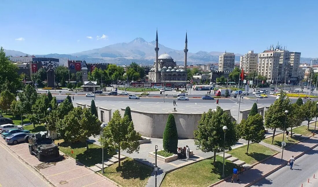 Kayseri’de Tüfekle Vurulan Kadına Son Görev Kayseri’nin Melikgazi İlçesinde Trajik