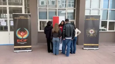 Bursa Polisi, Öğrencileri Bilgilendirmek Üzere Okul Okul Geziyor Terörle Mücadele