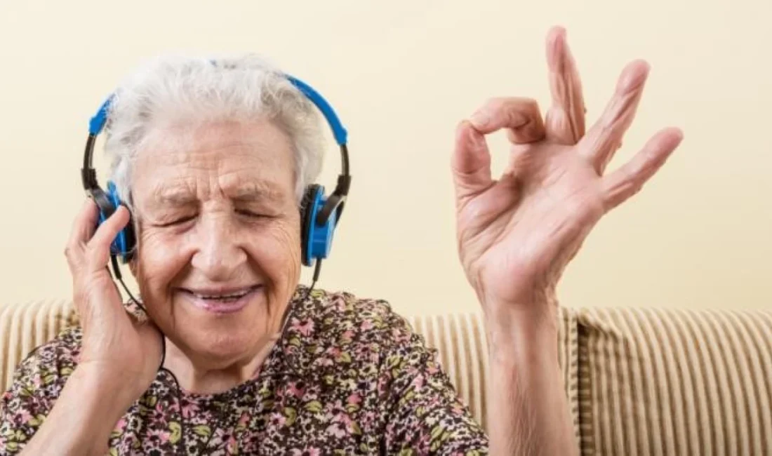 Müzik Dinlemenin Yaşlılıkta Bina İnşası: Bunama Riskini %40 Azaltıyor Müziğin