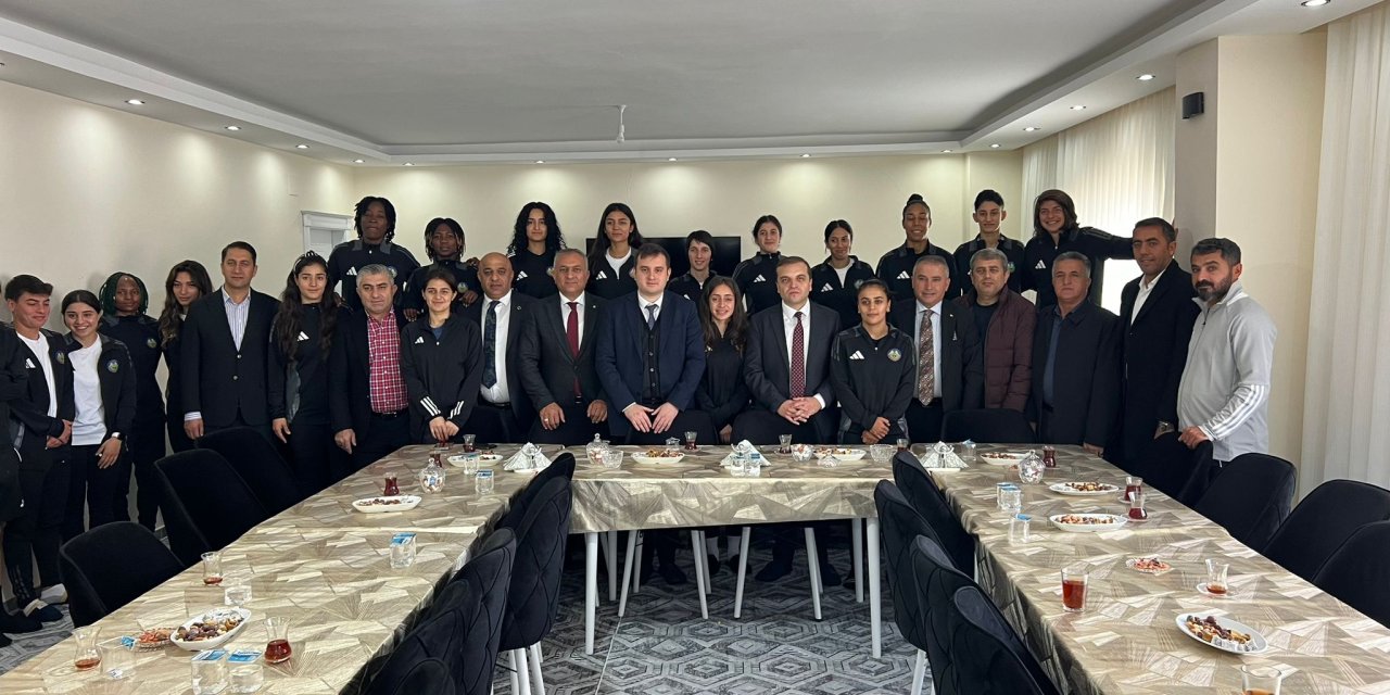 Sampiyonluk Yolu Hakkari Bassavcisindan Yuksekova Spora Ziyaret