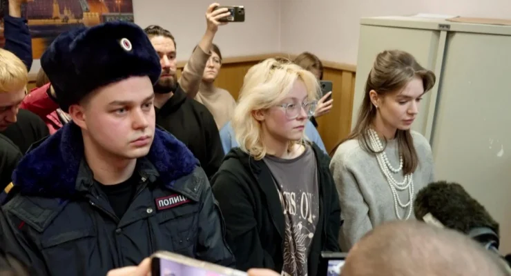 Rusya’da Savaş Karşıtı Müziğin Kahramanı: 18 Yaşındaki Diana Loginova’nın Hikayesi