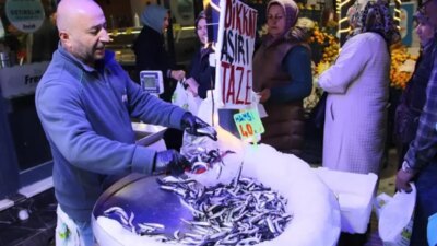 Flaş Gelişme: Çorum’da Ucuz Hamsi Satışı Başladı Hamsinin Kilosu 40