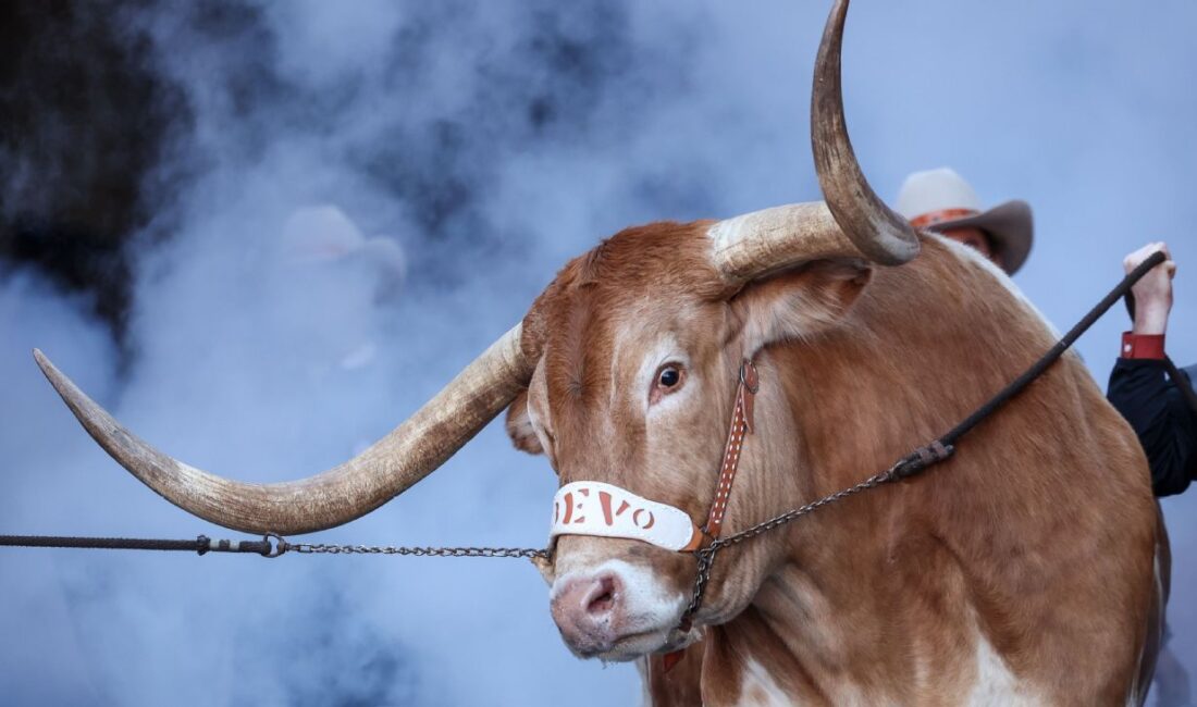 Texas Longhorns College Football Poll’da İlk 10’a Döndü Texas Longhorns’ın
