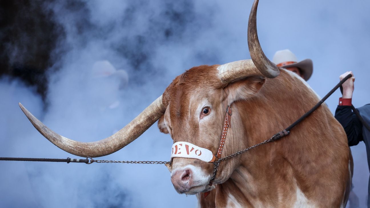 Texas, Preseason No. 1 Olarak AP Sıralamasında İlk 10'a Döndü Texas Preseason No 1 Olarak AP Siralamasinda Ilk 10a Dondu