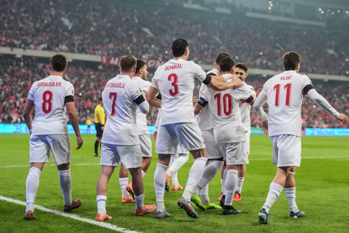 Milli yıldızımıza 100 milyon euroluk dev teklif! Türk futbol tarihinde bir ilk olabilir