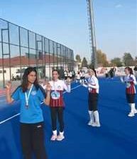 Muğla U13 Kız Hokey Takımı, Türkiye Şampiyonluğu’nu Zeybek Oynayarak Kutladı