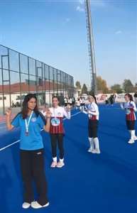 Muğla U13 Kız Hokey Takımı, Türkiye Şampiyonluğu’nu Zeybek Oynayarak Kutladı