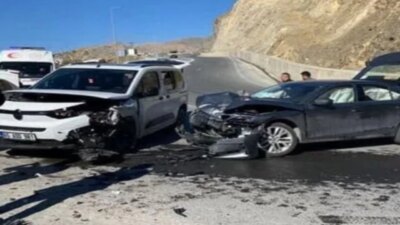 Seyir Tepe’de Trafik Kazası: 3 Yaralı Hakkari-Van Karayolu’nda Olay Hakkari-Van