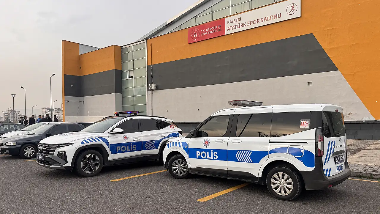 Voleybol Macinda Yer Alan Ogrenciler Arasinda Sert Kavga 3 Bicaklandi